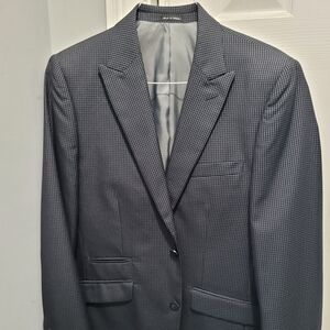 Gray Sport Coat with Notched Lapels and Tailored Fit